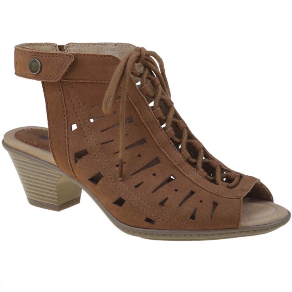 NWT Earth Kristen Sand Brown size 9